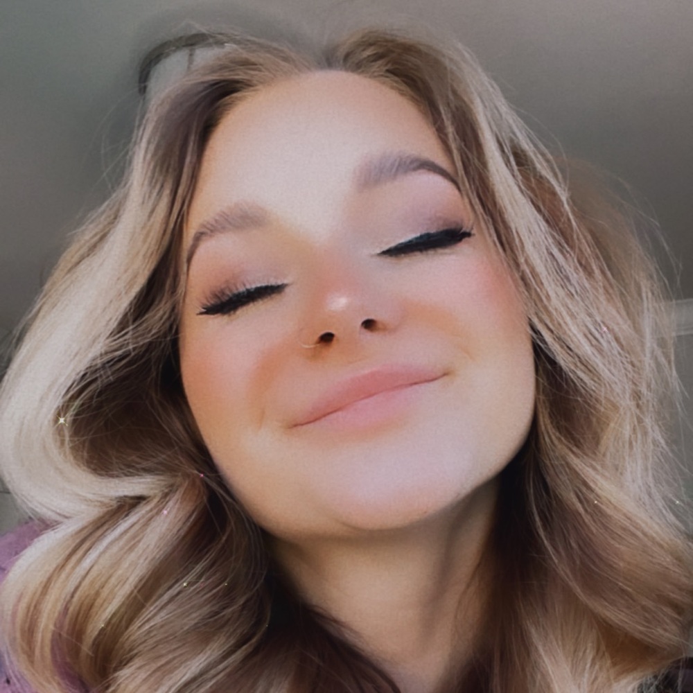 Meet your Posher, Alexis